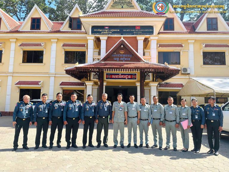 លោក សុខ វិសិទ្ធ បានដឹកនាំគណៈប្រតិភូចុះត្រួតពិនិត្យបញ្ជាការដ្ឋានកងរាជអាវុធហត្ថខេត្តសៀមរាប។